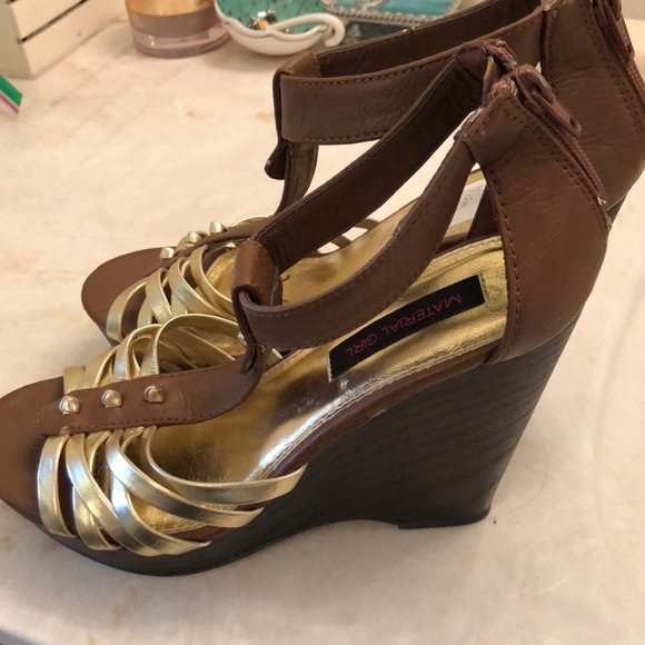 Wedge heels in gold and tan - Picture 2 of 4